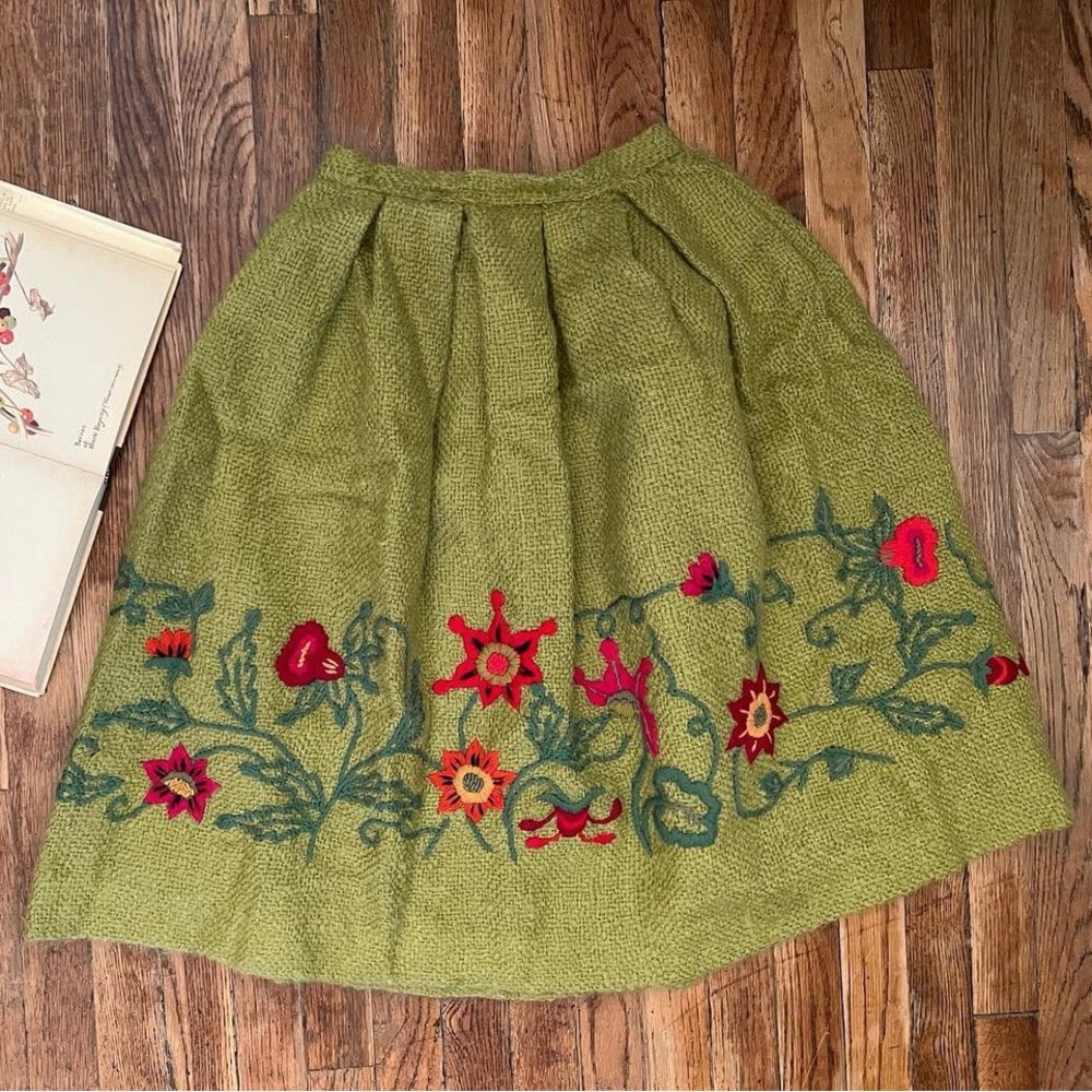 Vintage Embroidered Floral Folk Skirt Cottagecore